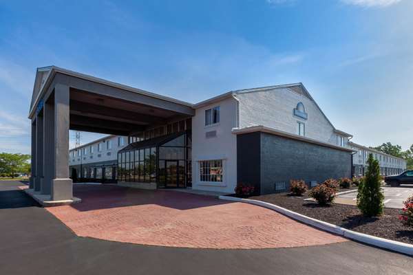 Exterior view - Days Inn & Suites Cedar Point Sandusky