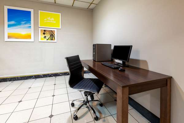 Conference Area - Days Inn & Suites Cedar Point Sandusky