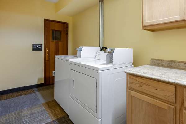 Amenities - Days Inn & Suites Cedar Point Sandusky