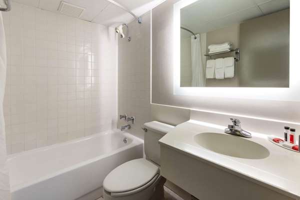  - Days Inn & Suites Cedar Point Sandusky