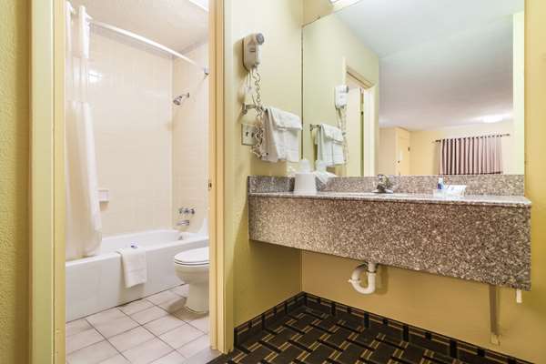  - Rodeway Inn Lincoln