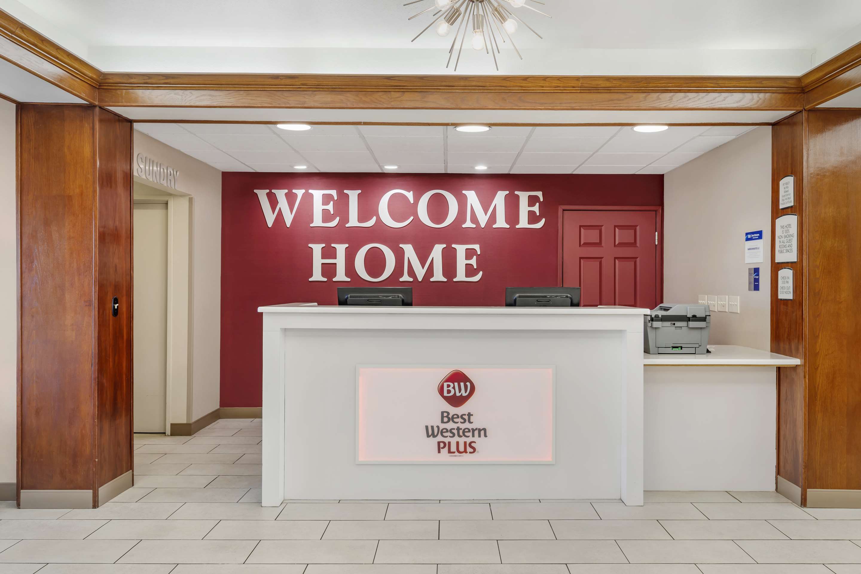 Front Desk | Best Western Plus Riata