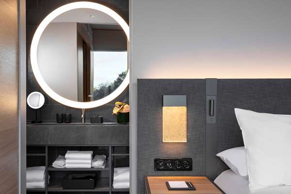 HYATT REGENCY ZURICH AIRPORT - Photo 31