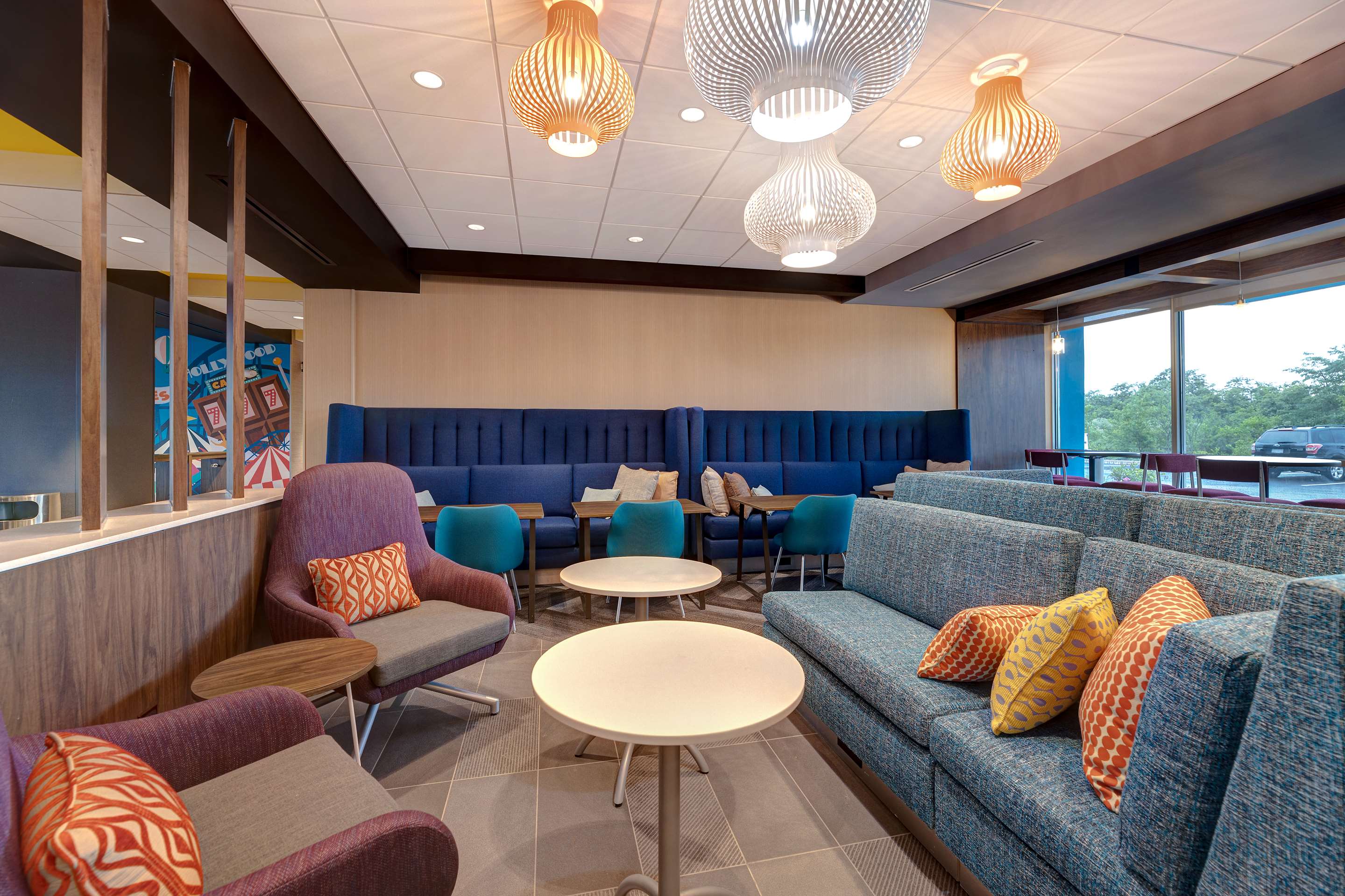 Lobby | Tru by Hilton Grantville, PA
