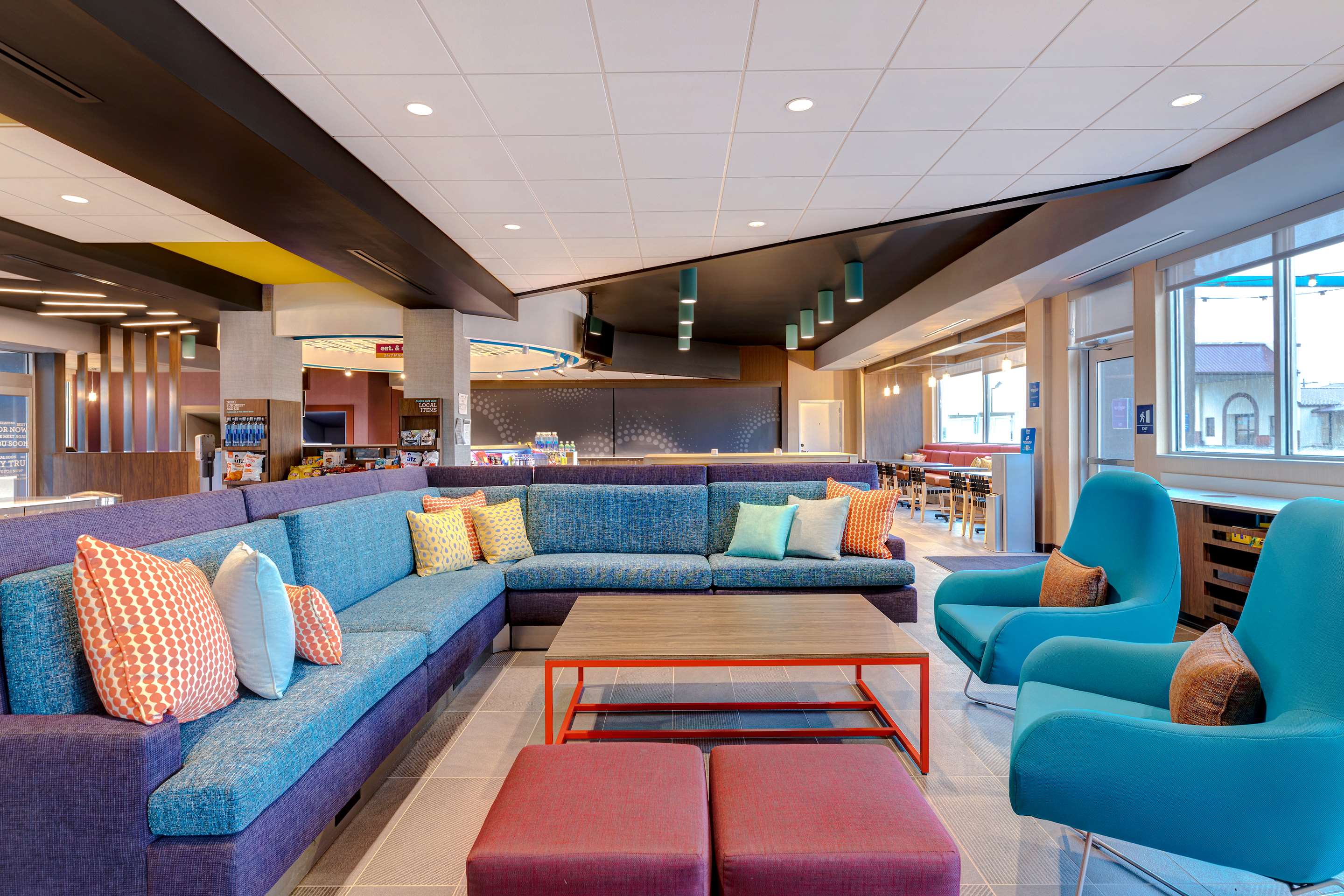 Lobby | Tru by Hilton Grantville, PA