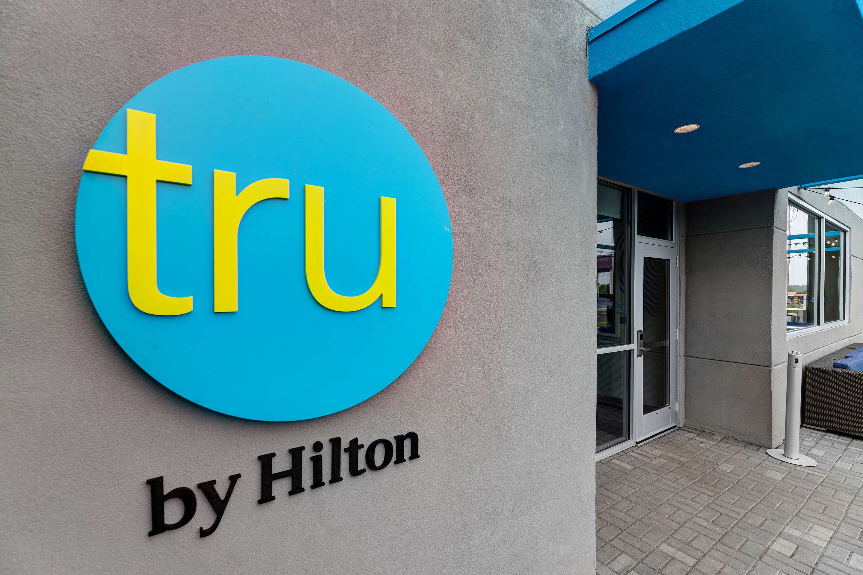 Exterior | Tru by Hilton Grantville, PA