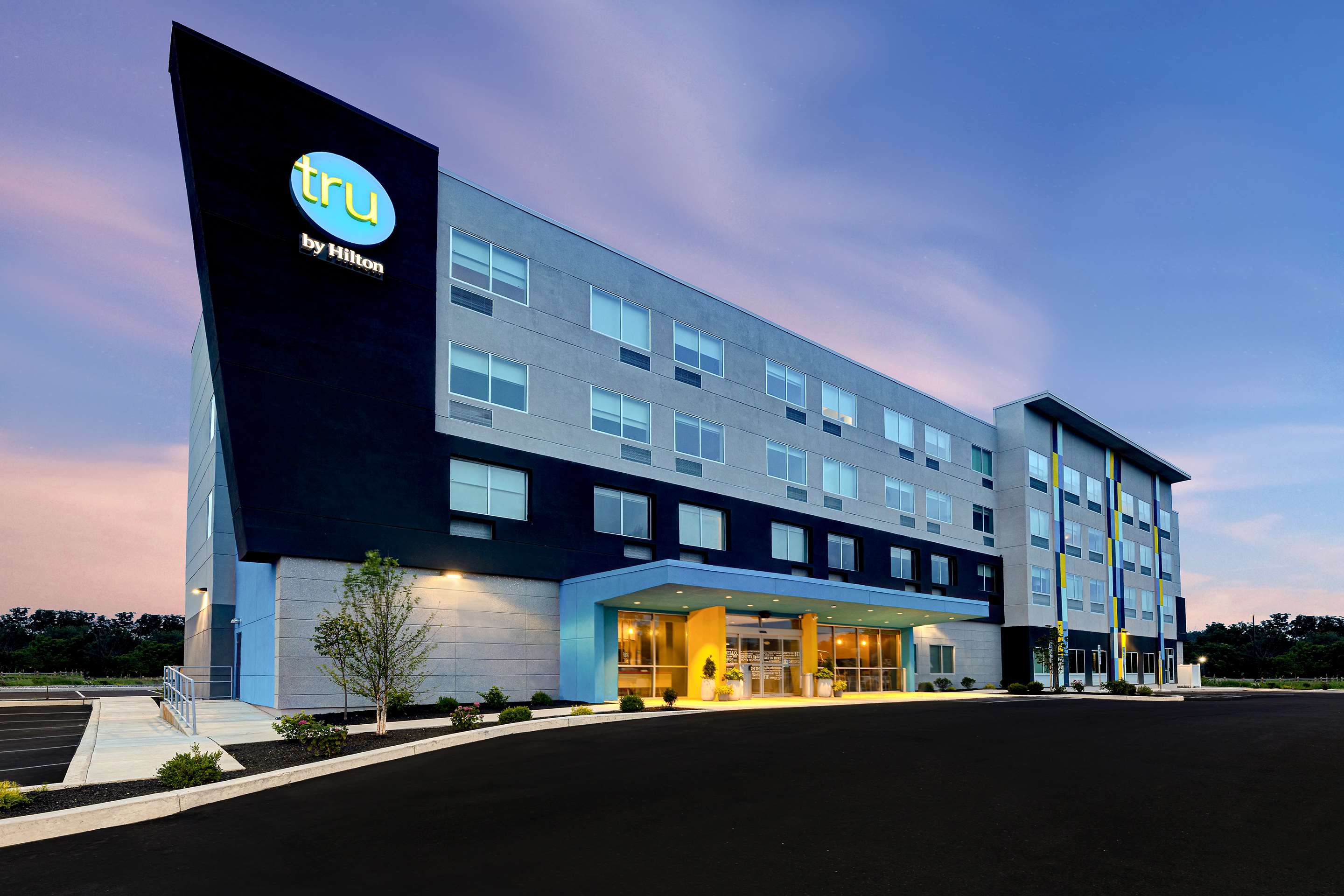 Exterior | Tru by Hilton Grantville, PA