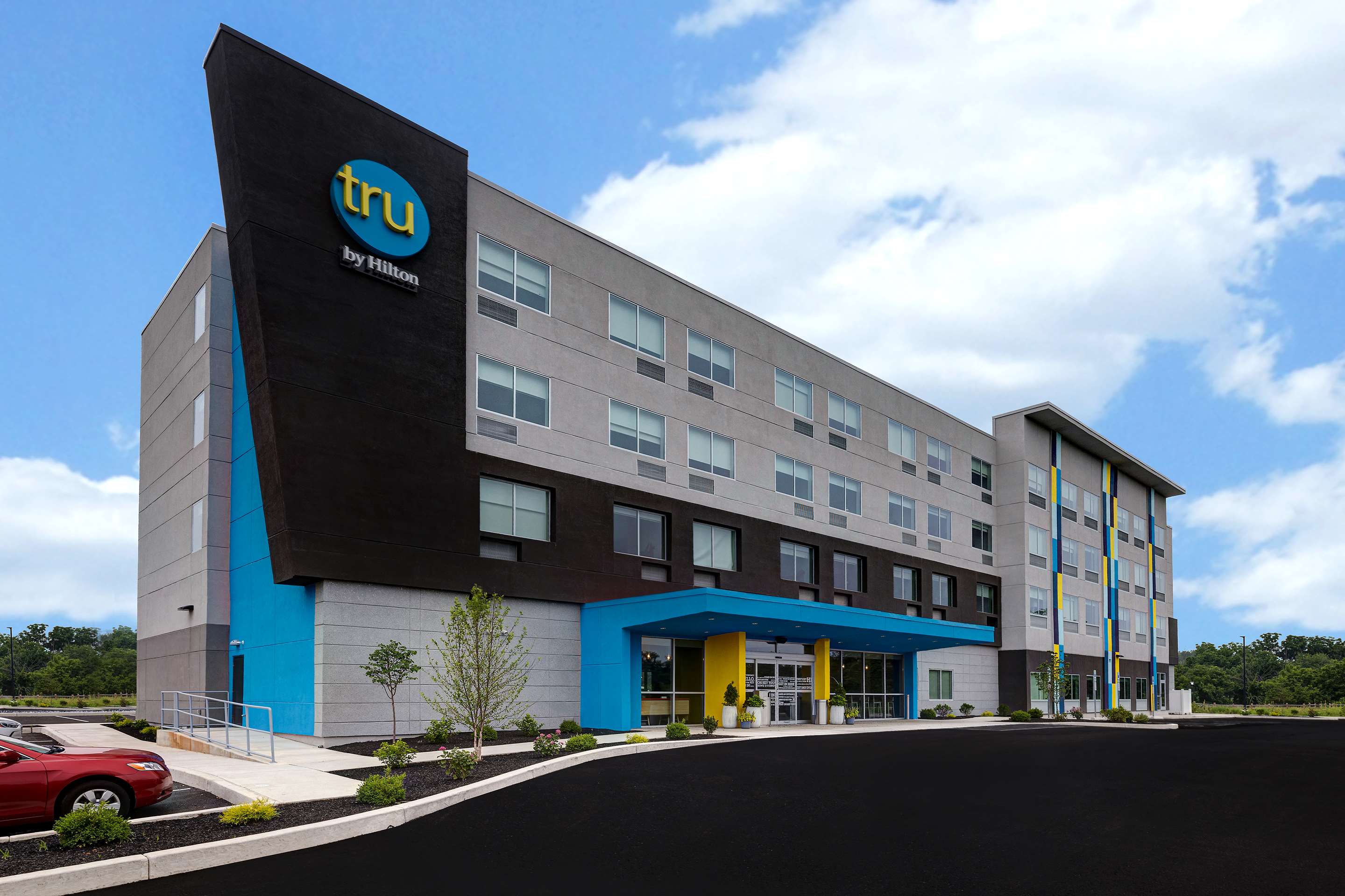 Exterior | Tru by Hilton Grantville, PA
