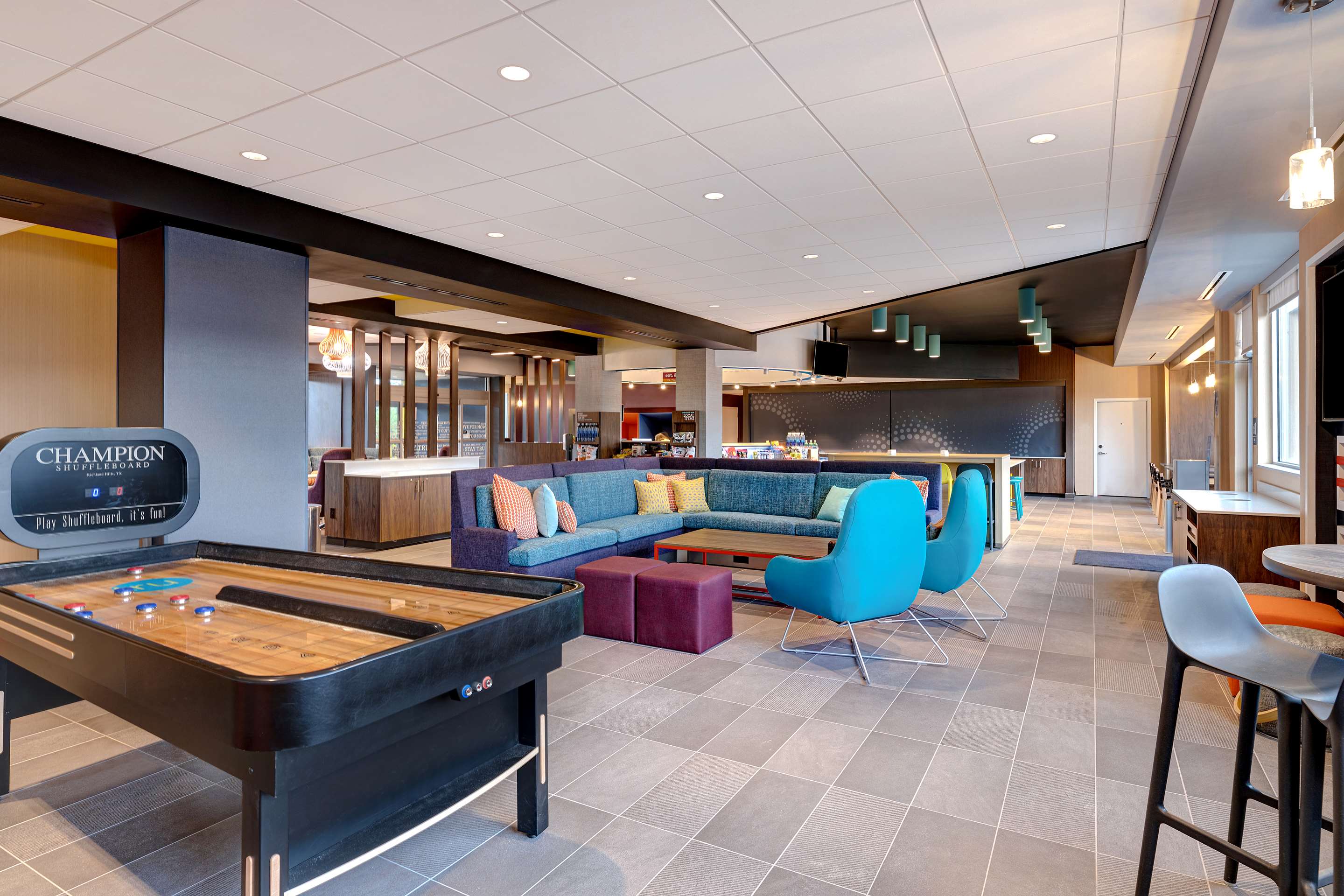 Lobby | Tru by Hilton Grantville, PA