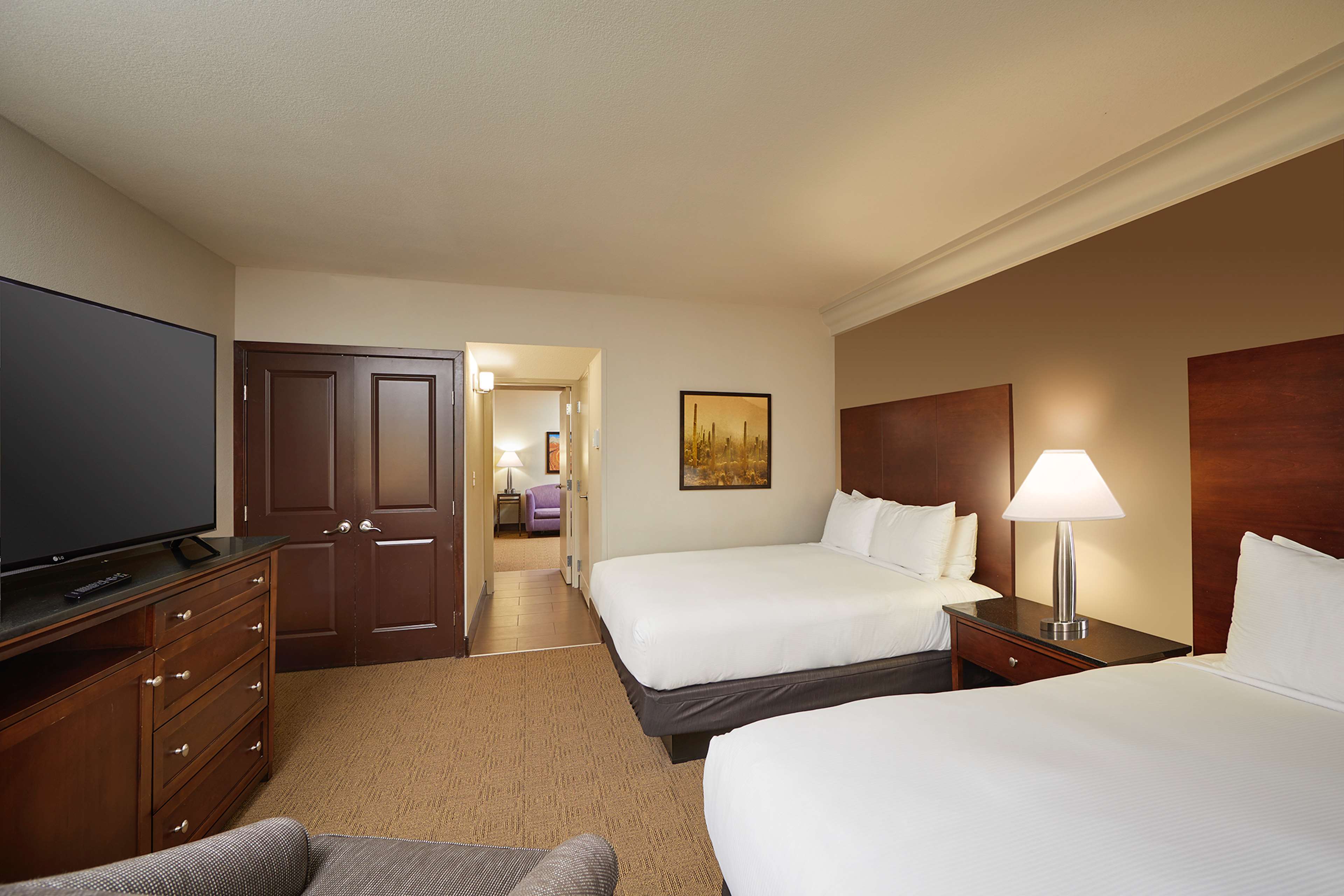 DoubleTree by Hilton Phoenix Mesa Room Type - 2 QUEENS JR SUITE