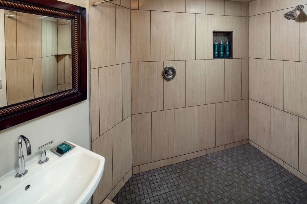 DoubleTree by Hilton Phoenix Mesa Room Type - 1KG 1 BDRM PRESIDENTIAL