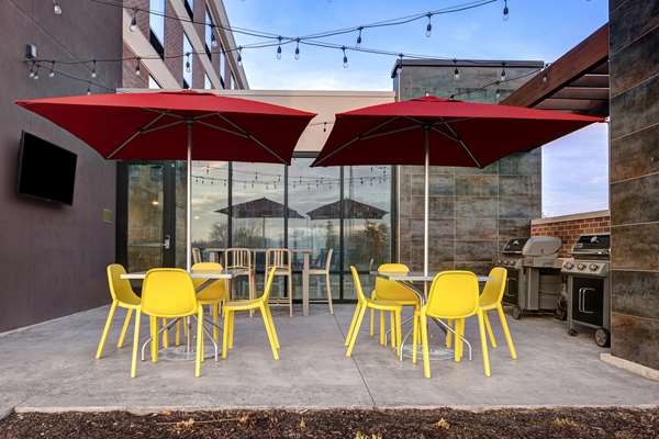 Restaurant - Home2 Suites by Hilton DeKalb