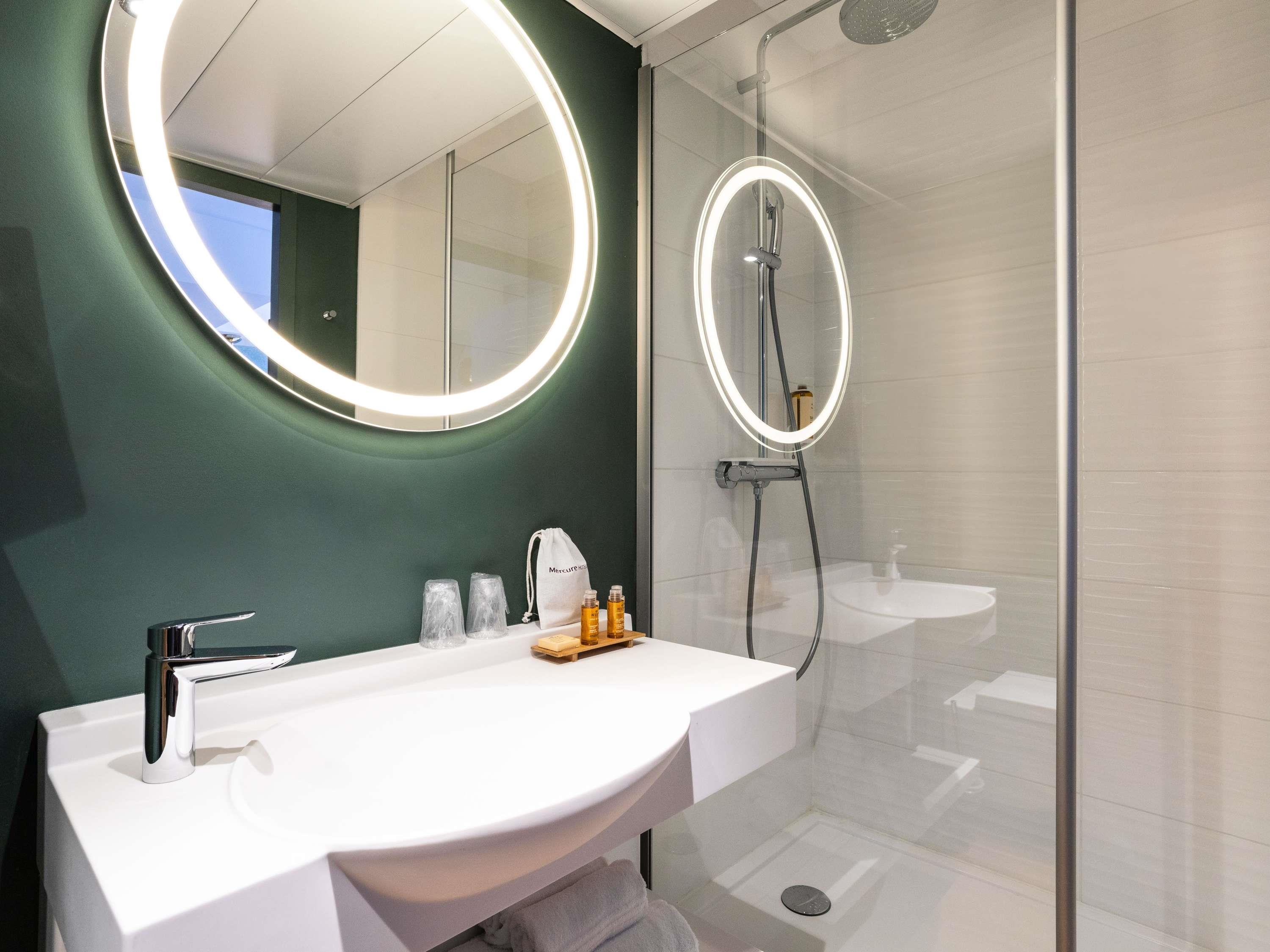 Mercure Saint Omer Central Station  Room Type - Classic family room - 1 double bed and convertible sofa for 2
