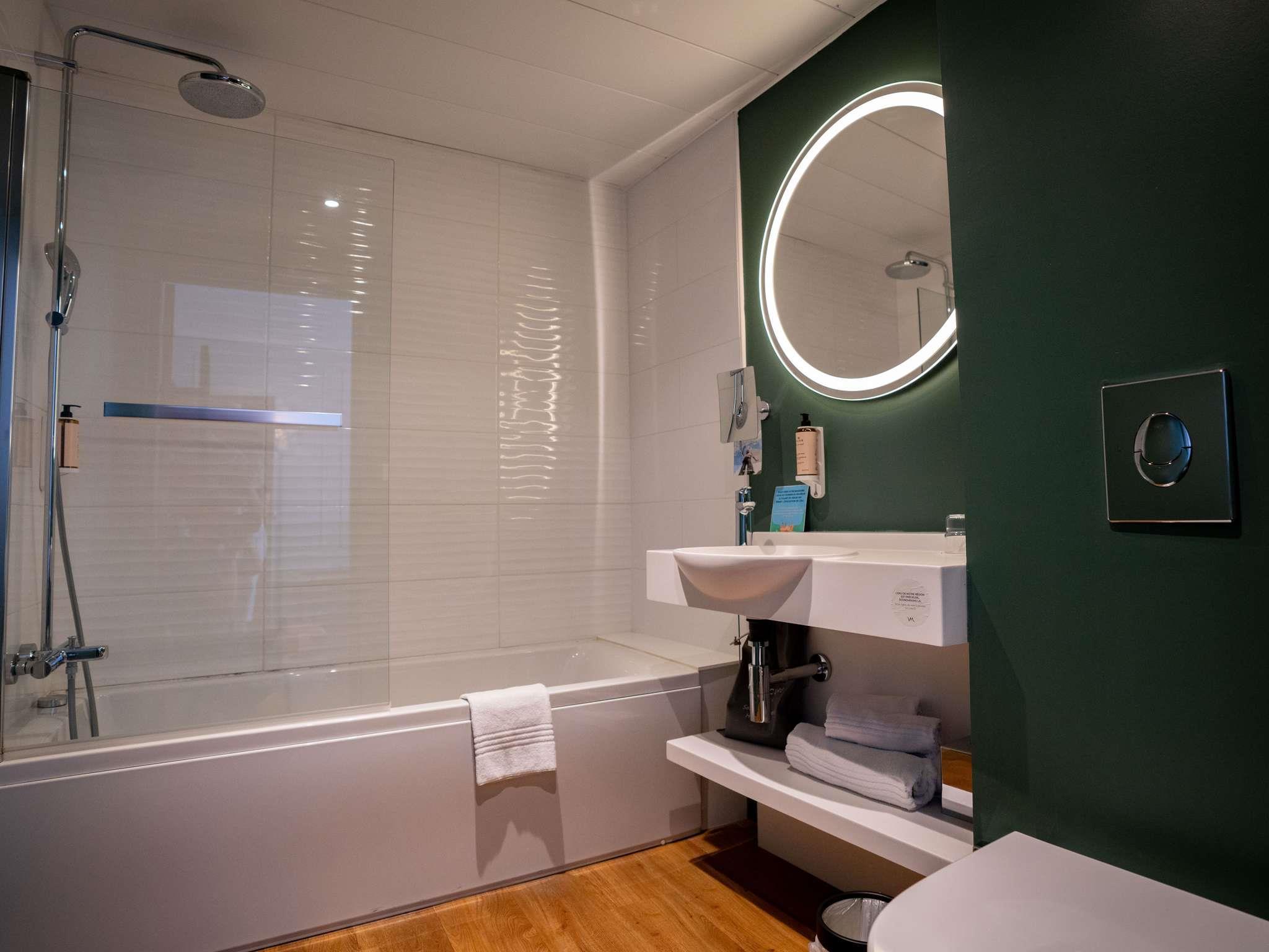 Mercure Saint Omer Central Station  Room Type - Standard Room with 1 queensize bed and sofa