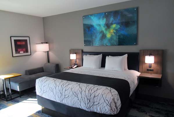  - La Quinta Inn & Suites Dallas - I-30, Exit 52