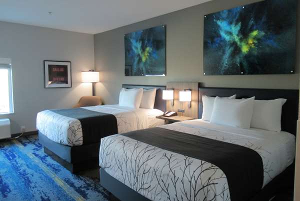  - La Quinta Inn & Suites Dallas - I-30, Exit 52