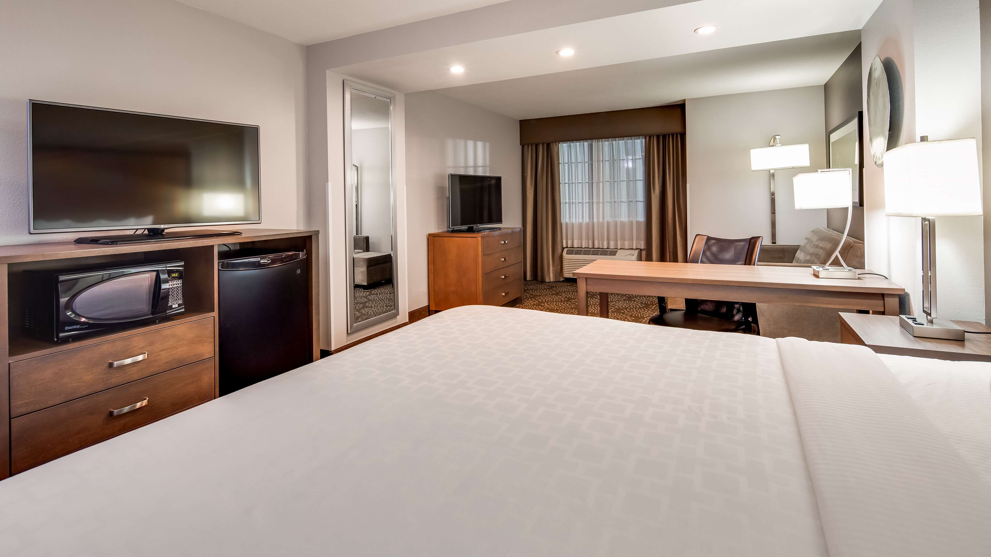 Best Western Plus Spokane North - Tap to explore photos