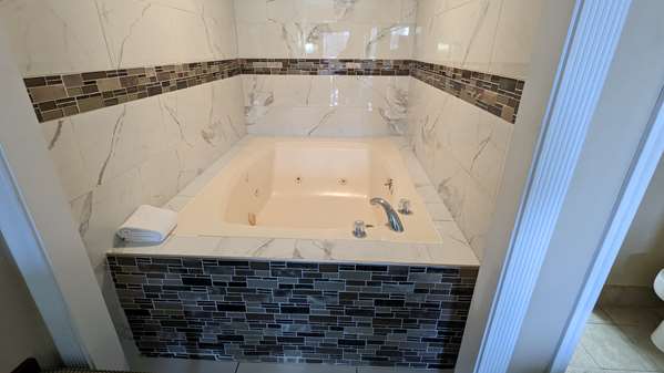  - SureStay Hotel by Best Western Meridian - I-20 & I-59, Exit 154