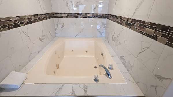  - SureStay Hotel by Best Western Meridian - I-20 & I-59, Exit 154