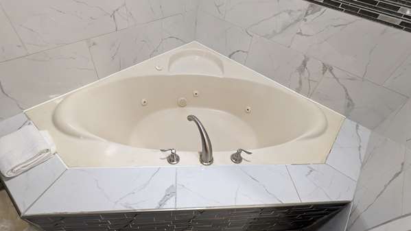  - SureStay Hotel by Best Western Meridian - I-20 & I-59, Exit 154