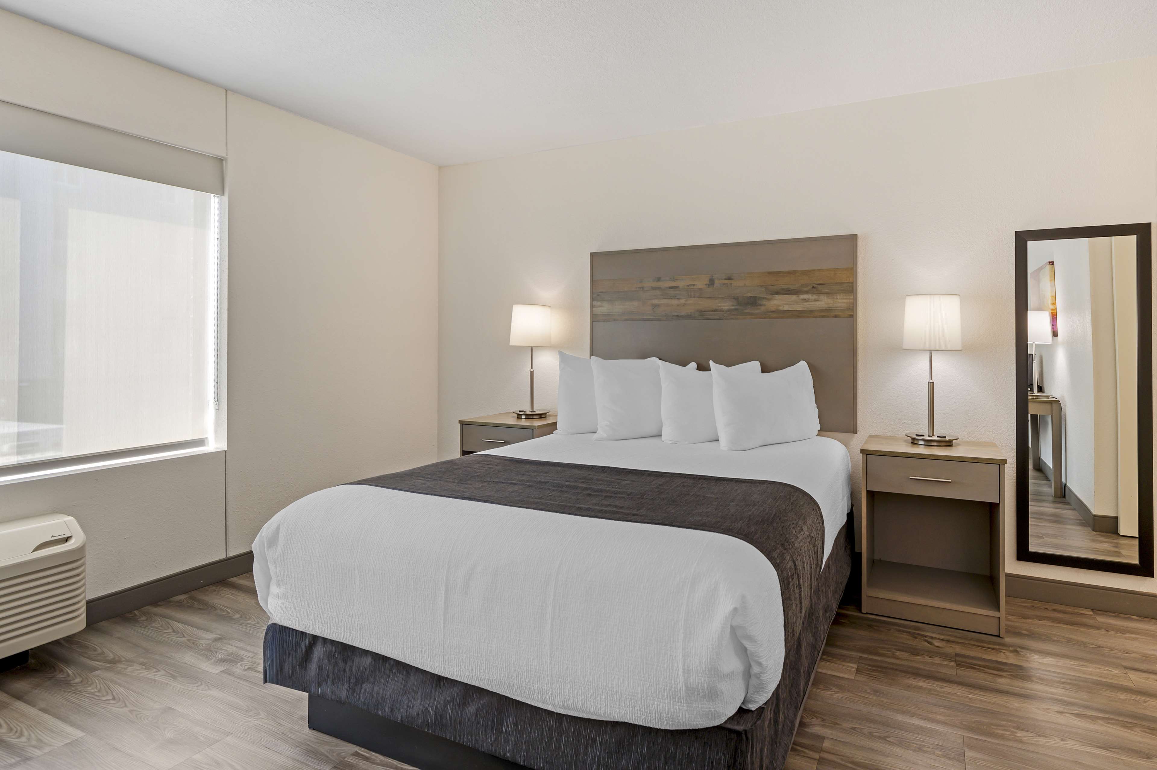 Best Western Plus Waterloo & Cedar Falls - Tap to explore photos