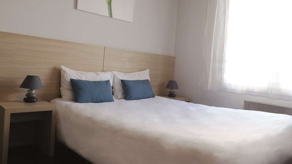 RESIDHOTEL SAINT ETIENNE-guestroom-Guest Room,On-Site.jpg