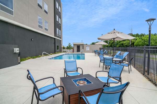 Pool - La Quinta Inn & Suites Tifton - I-75, Exit 62