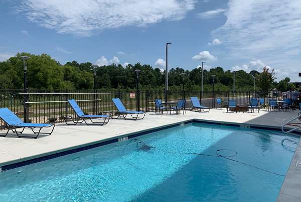 Pool - La Quinta Inn & Suites Tifton - I-75, Exit 62