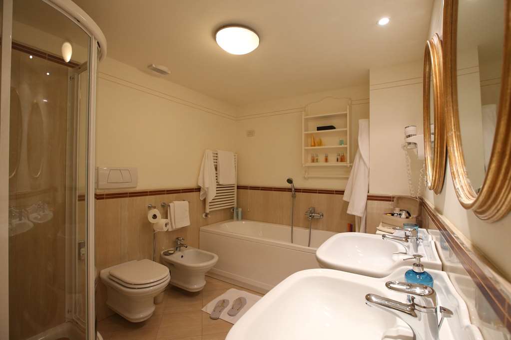 ALPEN SUITE HOTEL-guestroom-Guest Room,On-Site.jpg
