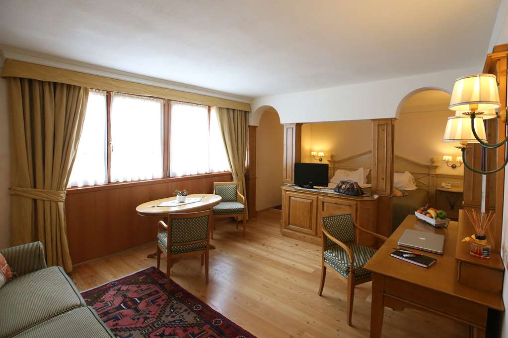 ALPEN SUITE HOTEL-guestroom-Guest Room,Suite,On-Site.jpg