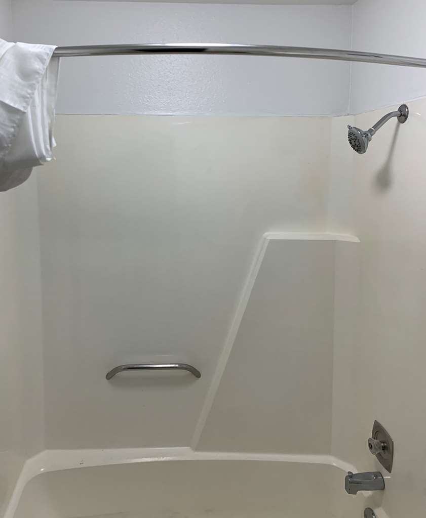 RODEWAY INN AUGUSTA NORTH WASHINGTO-guestroom-Guest Room,Bathroom,On-Site.jpg