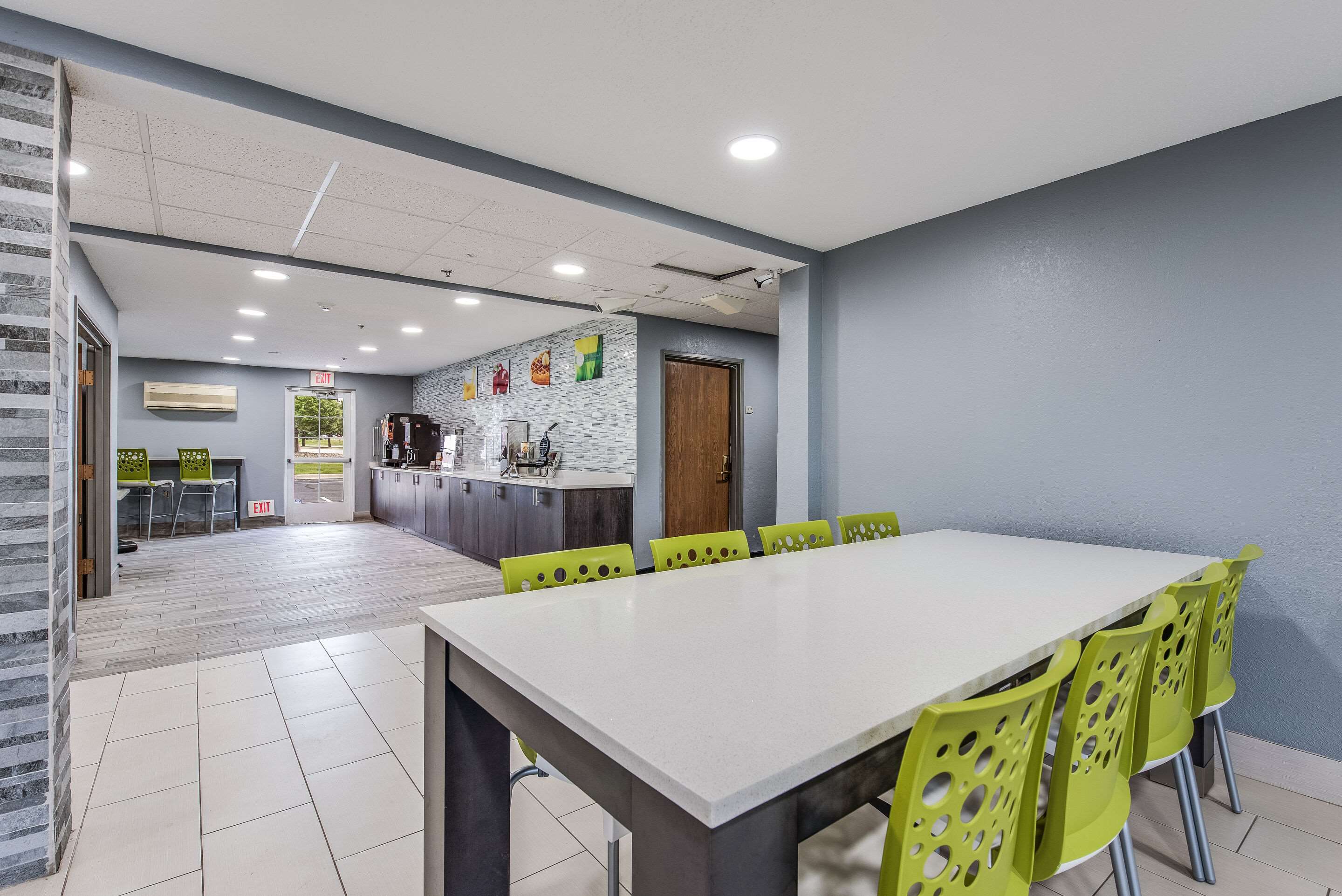 Breakfast area
