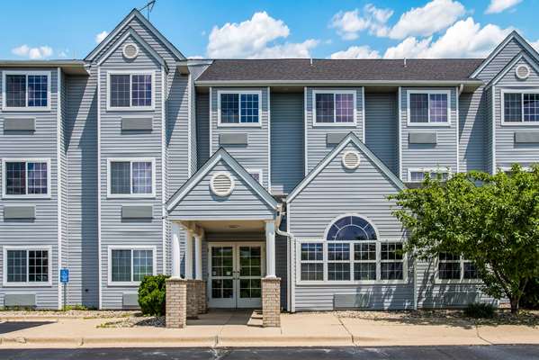 Exterior view - Quality Inn Owatonna - I-35, Exit 41