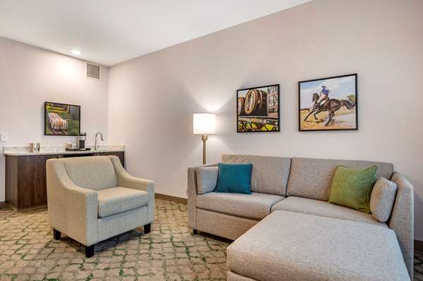 Suite - Cambria Hotel Downtown Louisville - I-65, Exit 136C