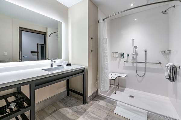 Suite - Cambria Hotel Downtown Louisville - I-65, Exit 136C