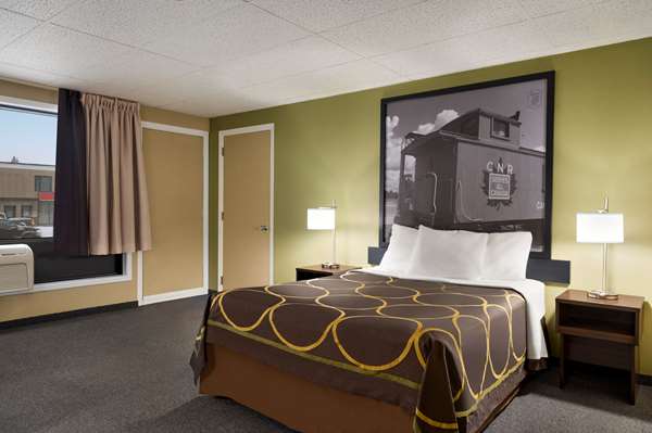  - Super 8 Motel Hearst