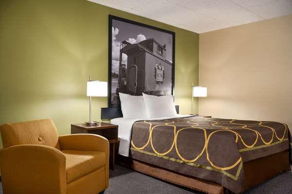  - Super 8 Motel Hearst