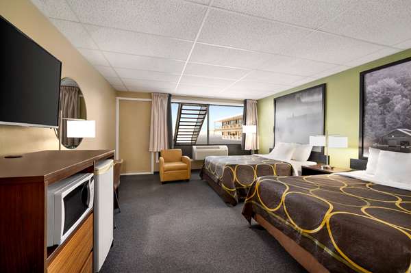  - Super 8 Motel Hearst