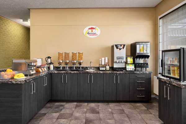  - Super 8 Motel Hearst