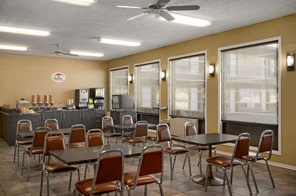  - Super 8 Motel Hearst