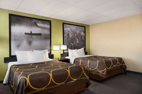  - Super 8 Motel Hearst