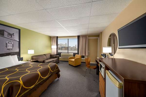  - Super 8 Motel Hearst