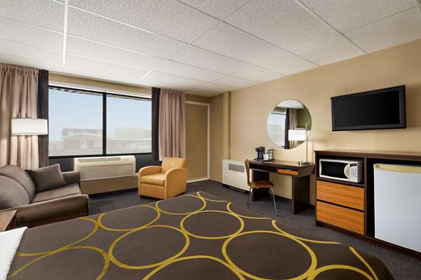  - Super 8 Motel Hearst