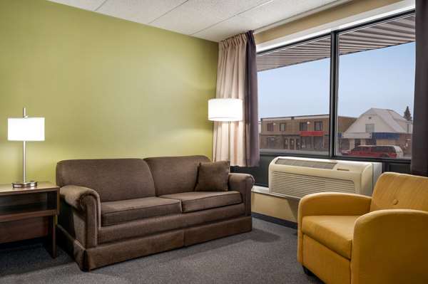  - Super 8 Motel Hearst