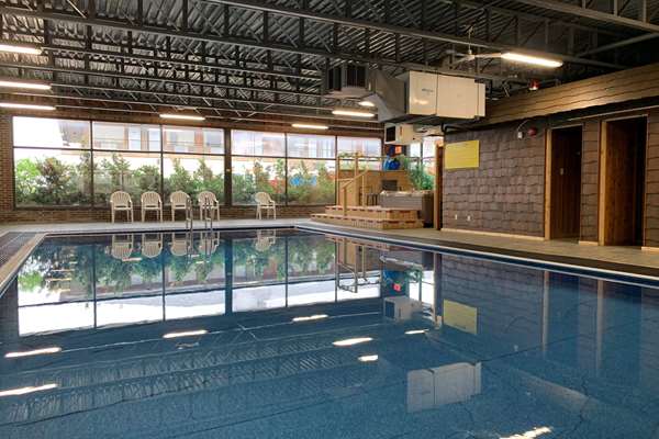 Pool - Super 8 Motel Hearst