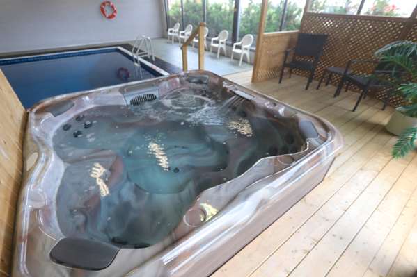 Pool - Super 8 Motel Hearst