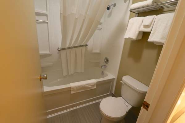  - Super 8 Motel Hearst