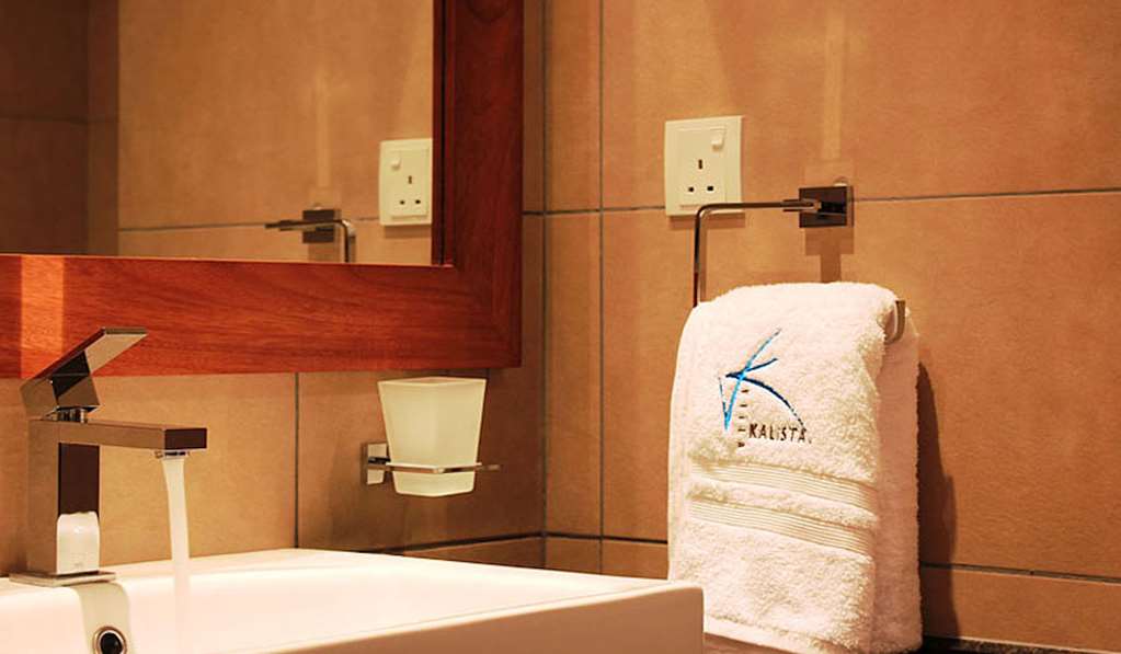 VILLA KALISTA-guestroom-Guest Room,Bathroom,On-Site.jpg
