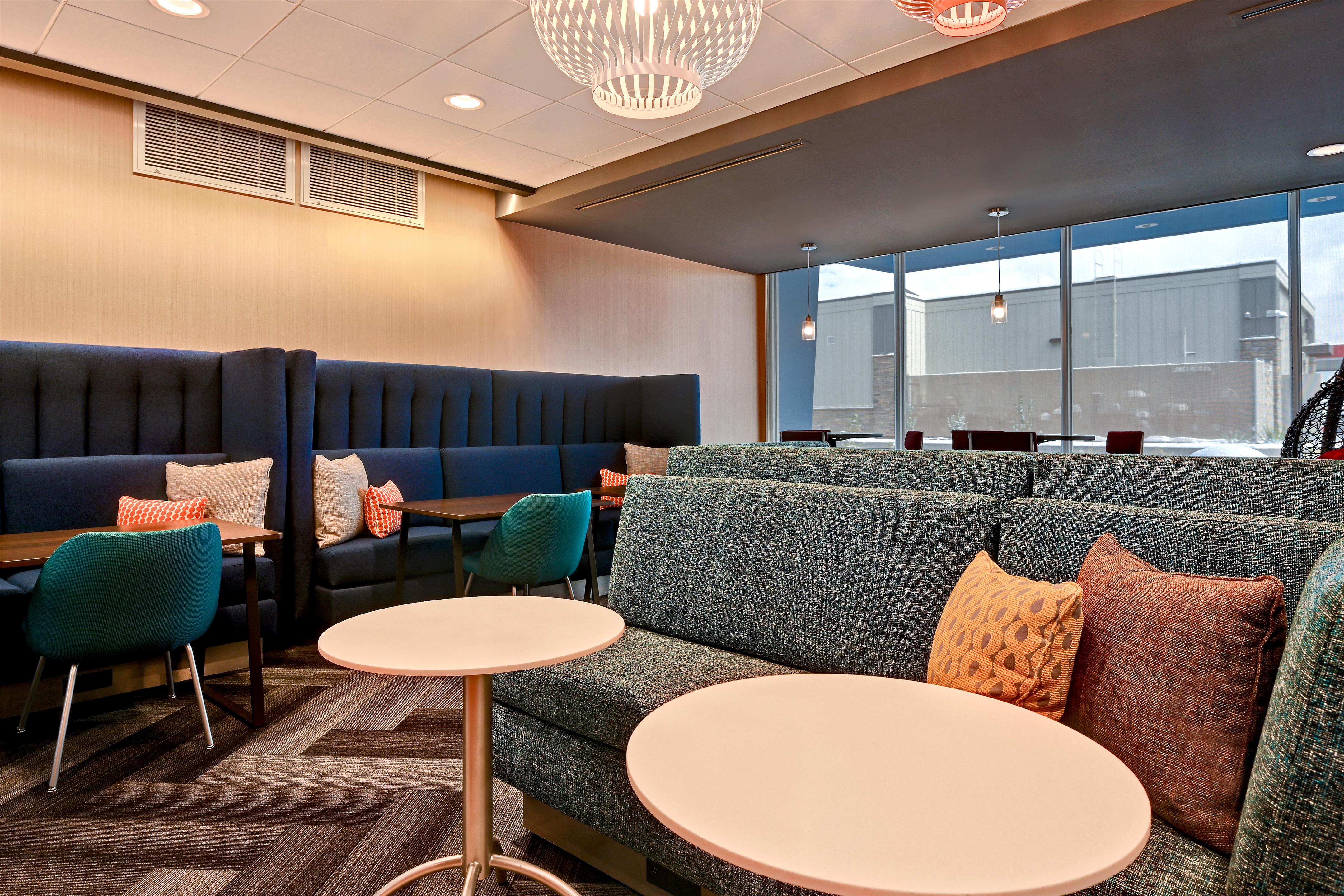 Lobby | Tru By Hilton Albuquerque North I-25