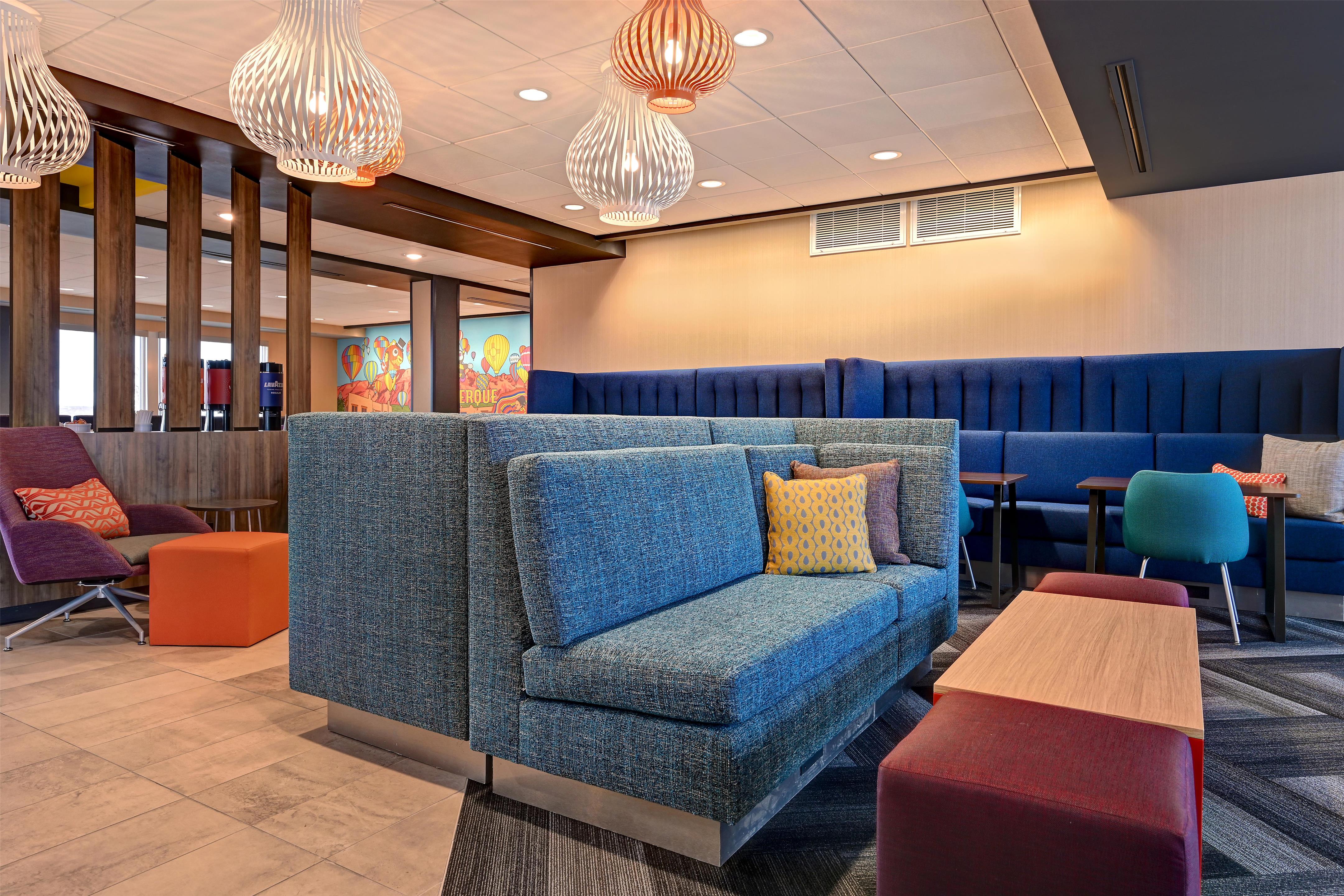 Lobby | Tru By Hilton Albuquerque North I-25